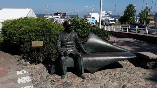 Ławeczka gen. Mariusza Zaruskiego